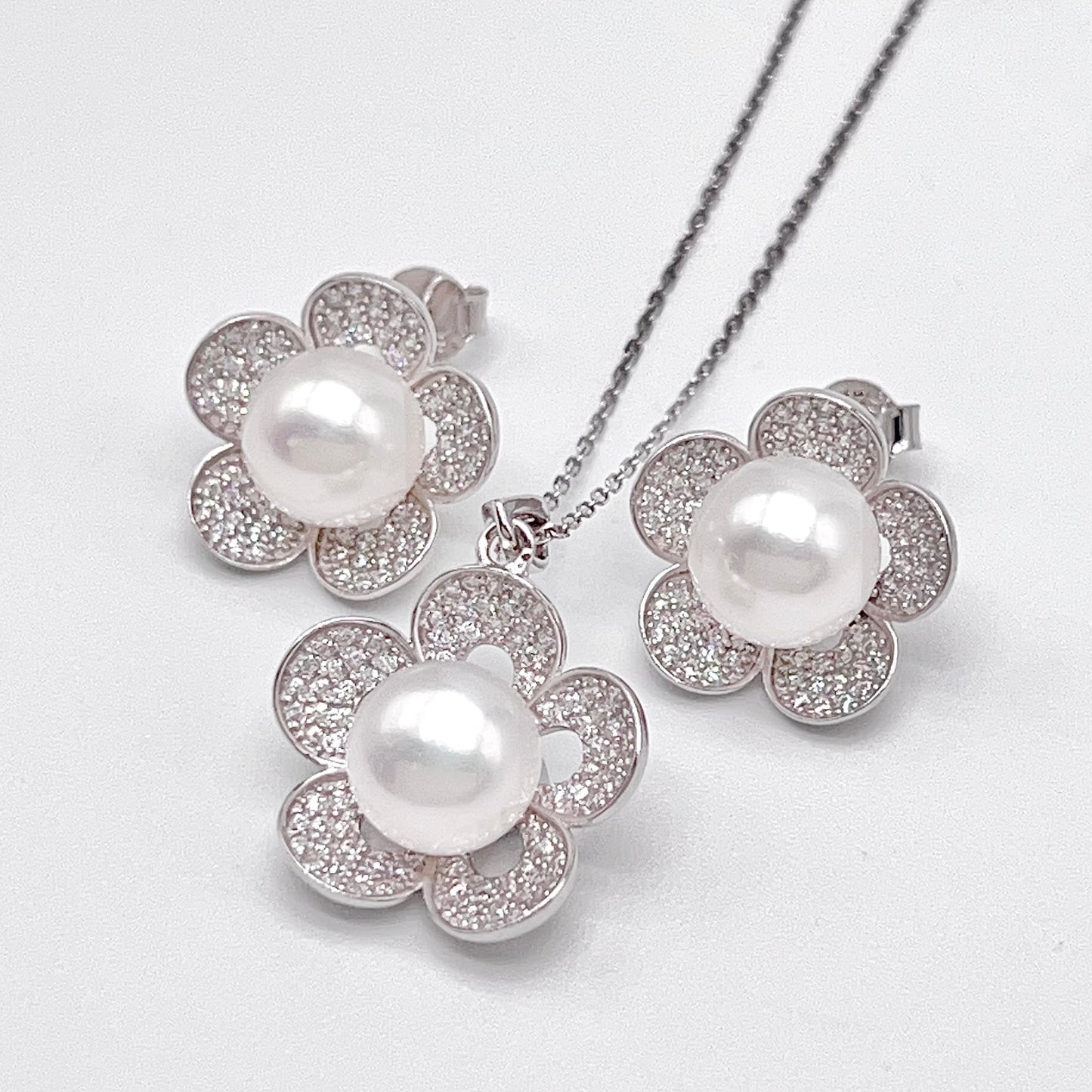 Modern Collection. Earring and Necklace of Pearl set in Silver 925. Azalea Set | White