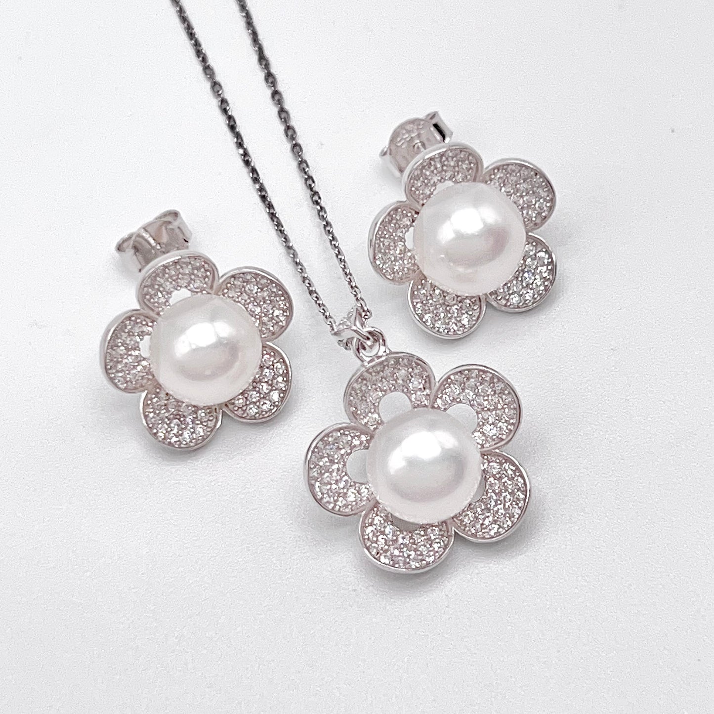 Modern Collection. Earring and Necklace of Pearl set in Silver 925. Azalea Set | White