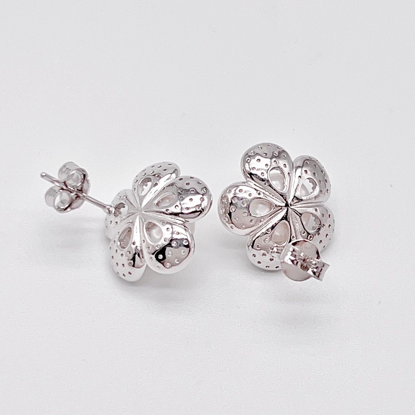 Modern Collection. Earring and Necklace of Pearl set in Silver 925. Azalea Set | White