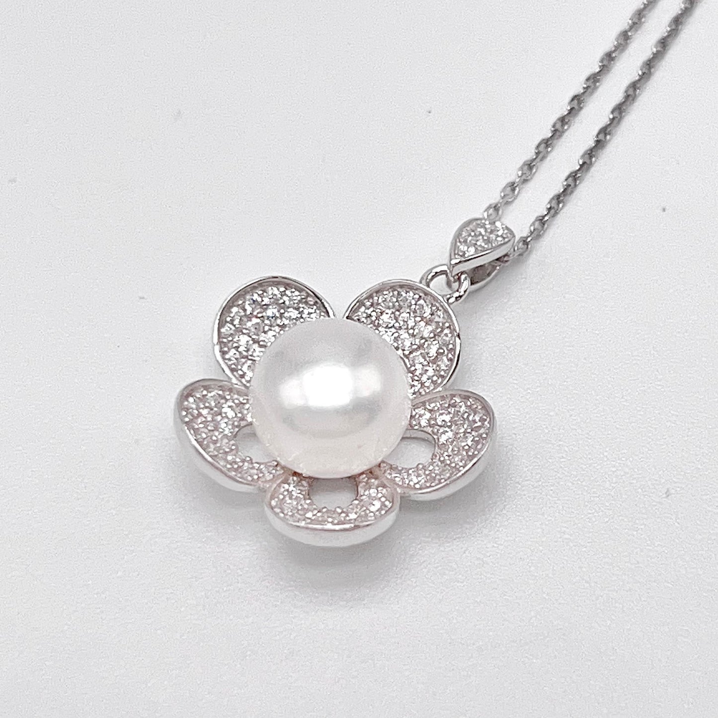 Modern Collection. Earring and Necklace of Pearl set in Silver 925. Azalea Set | White