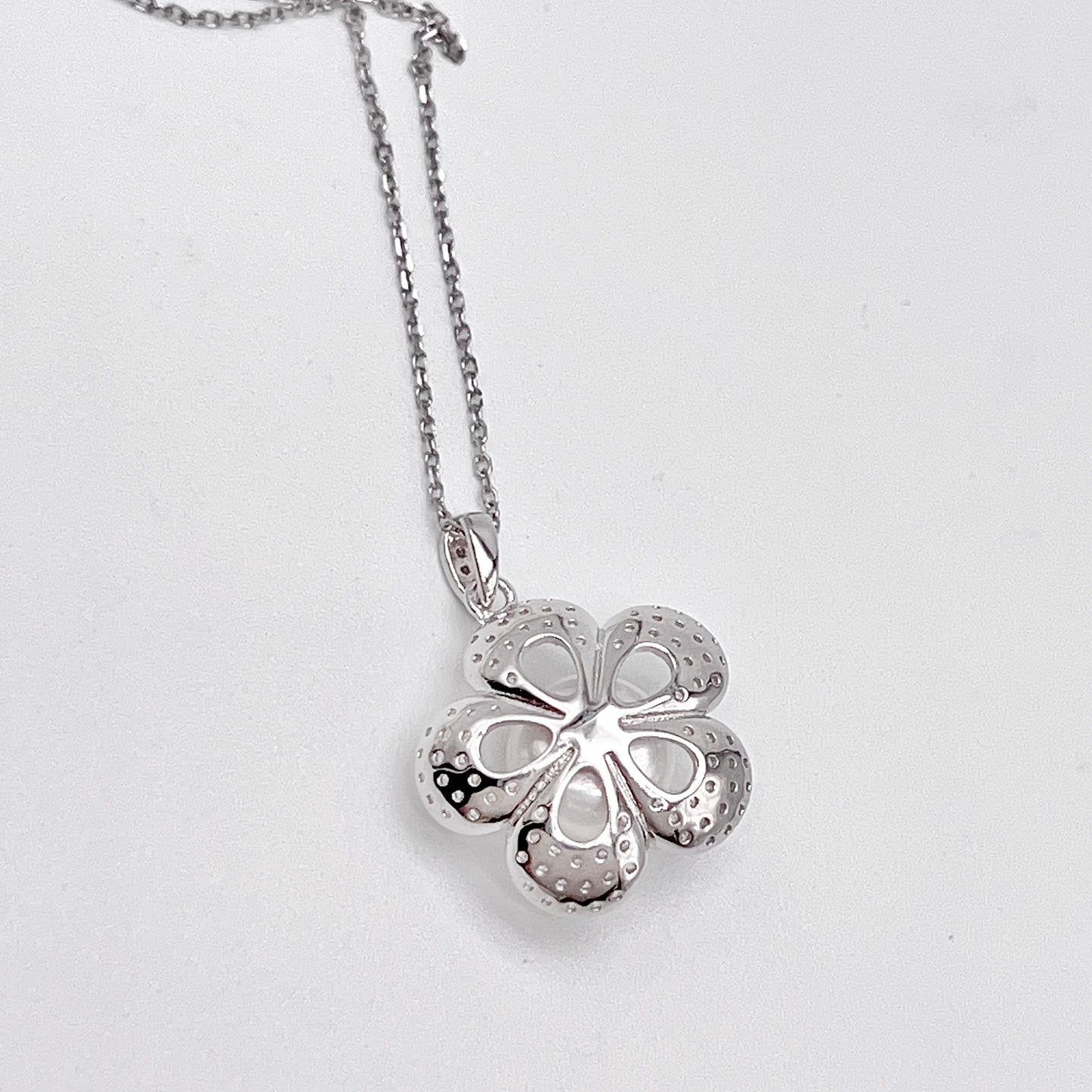 Modern Collection. Earring and Necklace of Pearl set in Silver 925. Azalea Set | White