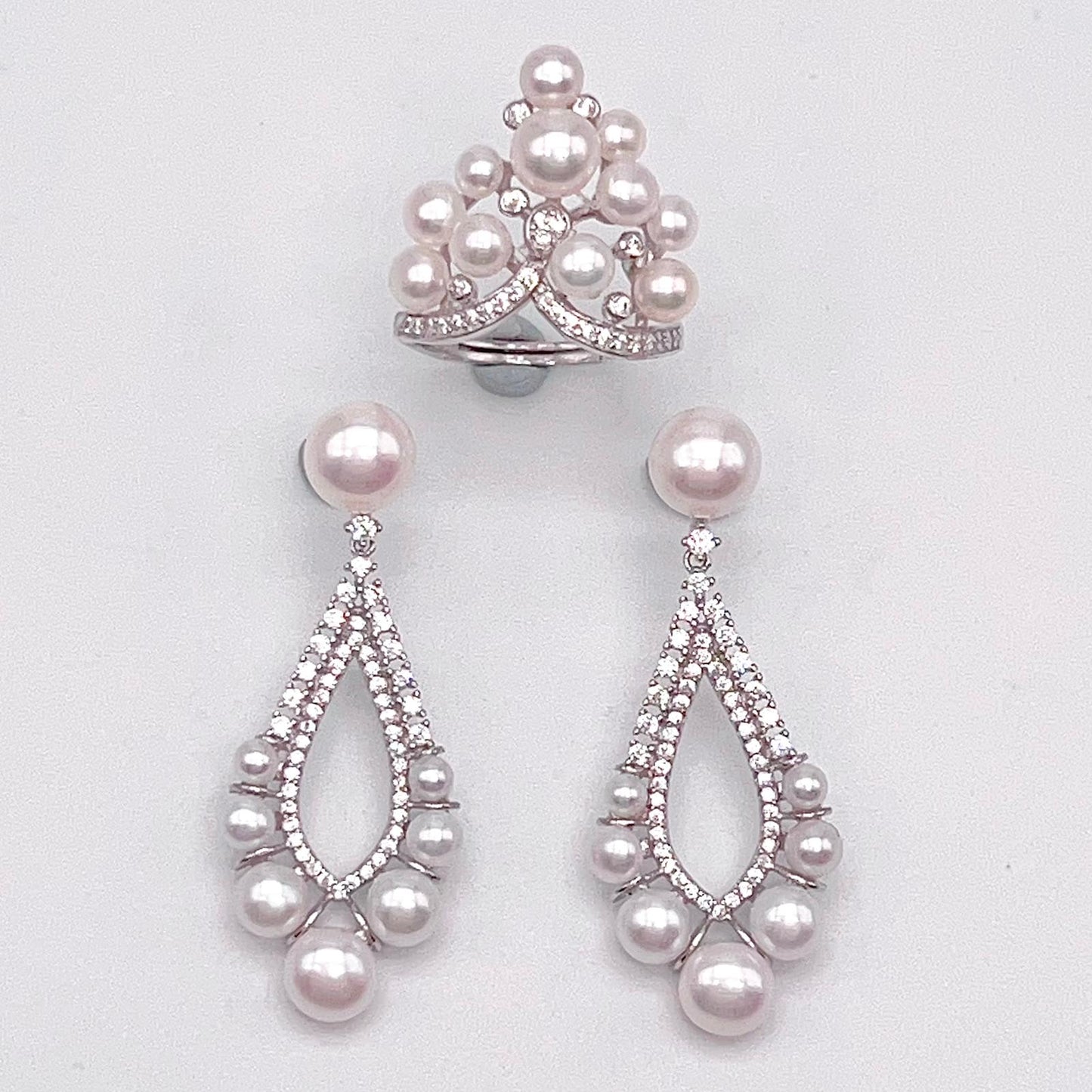 Retro Wind. Freshwater Pearl Earring and ring Set in silver 925. 5 pearl swing & crown ring