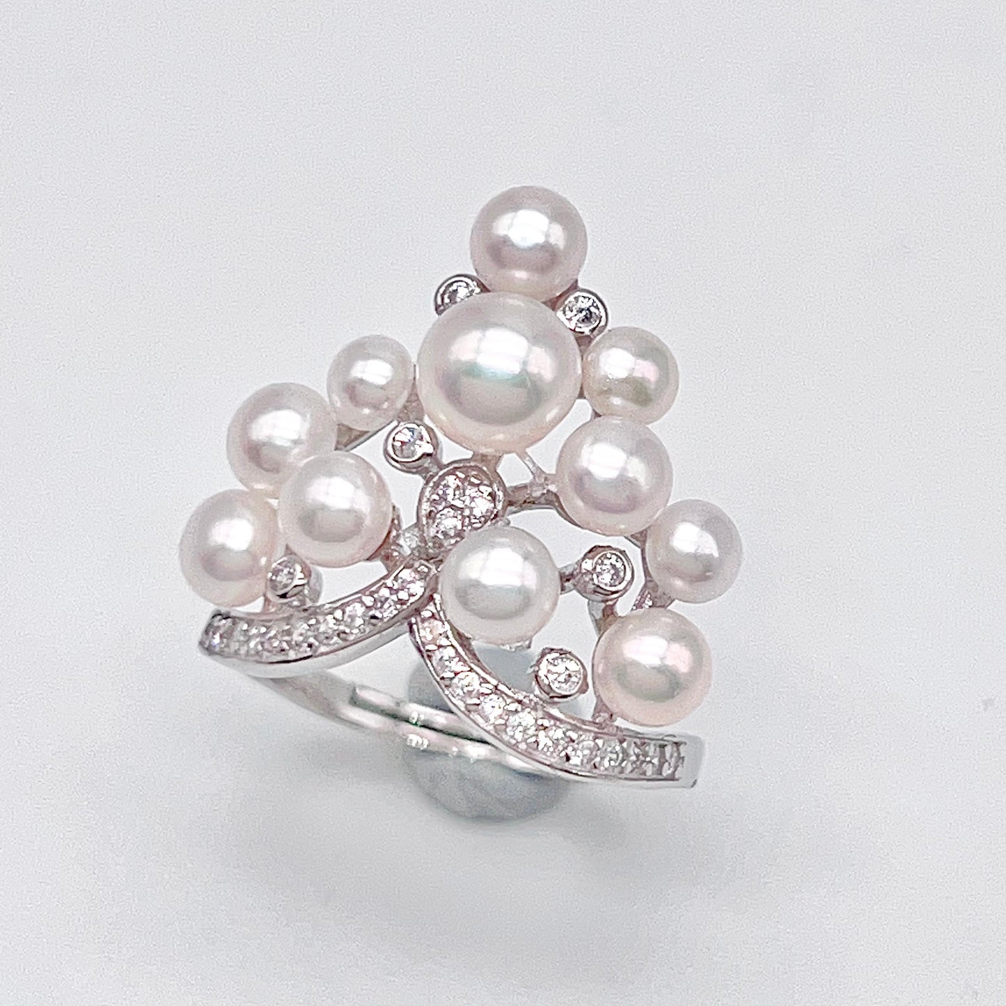 Retro Wind. Freshwater Pearl Earring and ring Set in silver 925. 5 pearl swing & crown ring