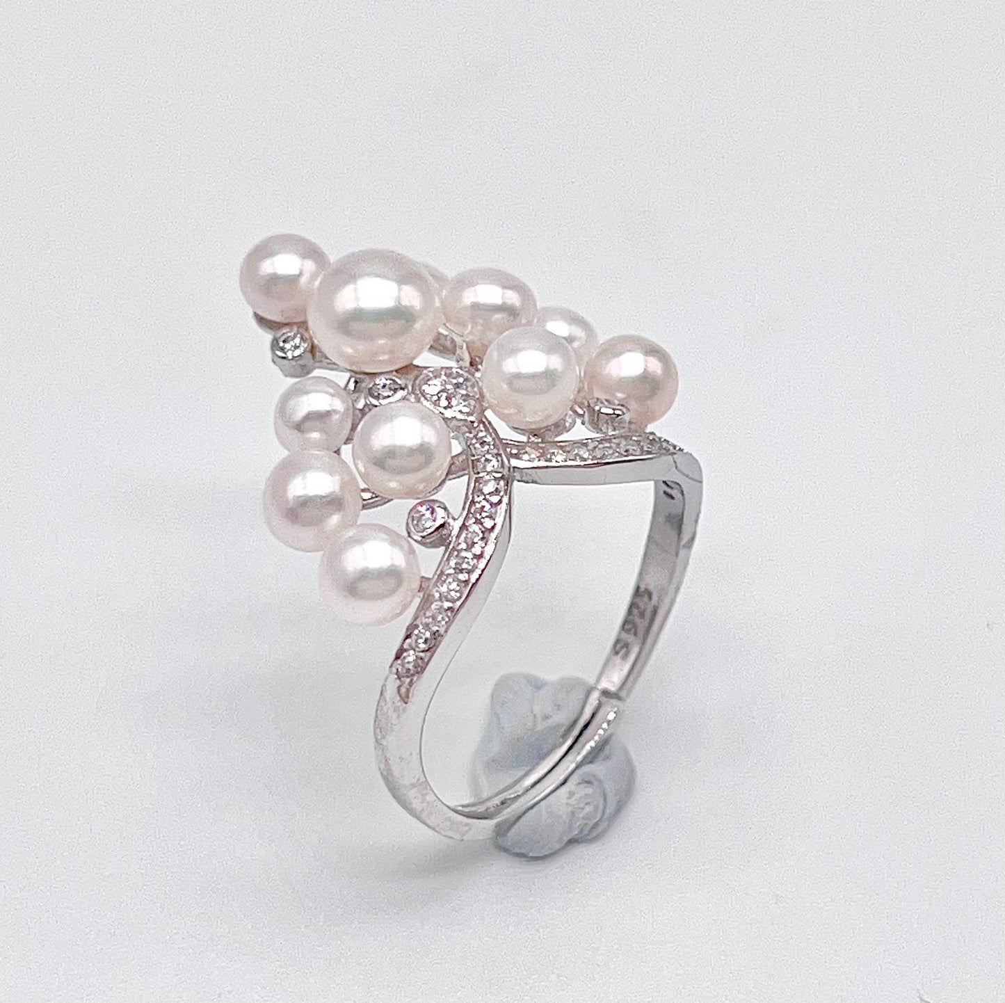 Retro Wind. Freshwater Pearl Earring and ring Set in silver 925. 5 pearl swing & crown ring
