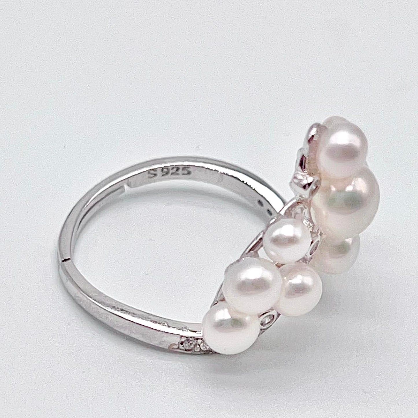 Retro Wind. Freshwater Pearl Earring and ring Set in silver 925. 5 pearl swing & crown ring