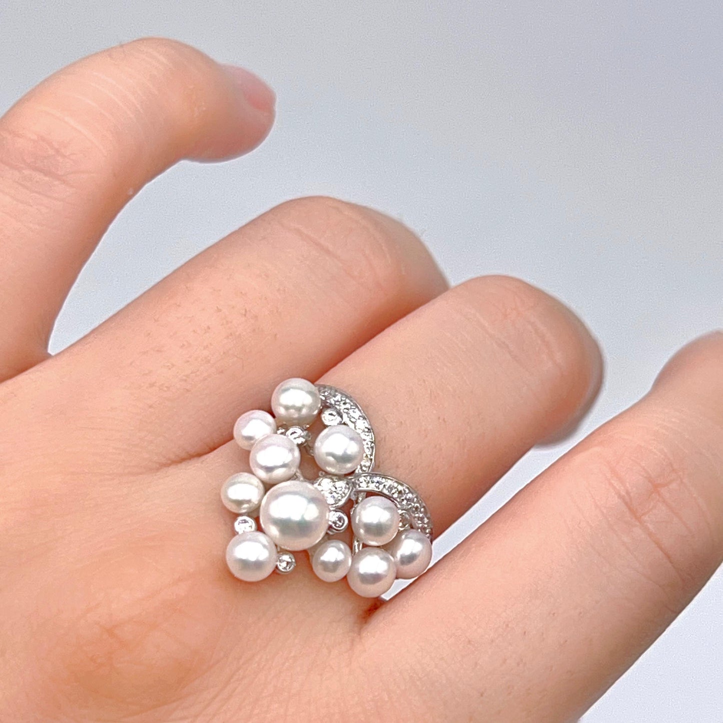 Retro Wind. Freshwater Pearl Earring and ring Set in silver 925. 5 pearl swing & crown ring