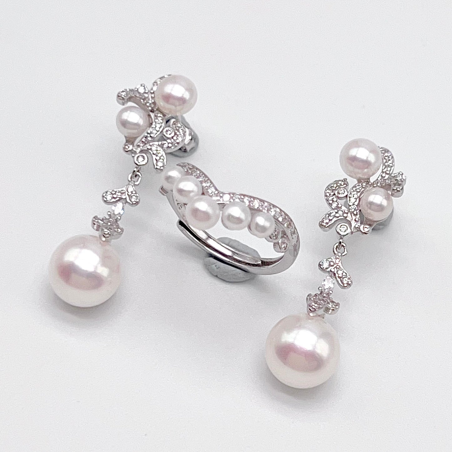 Retro Wind. Freshwater Pearl Earring and ring Set in silver 925. 3 pearl bud & mini crown ring