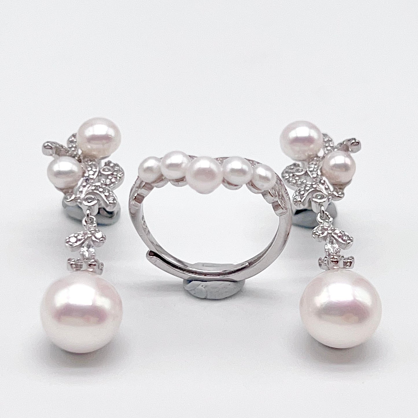 Retro Wind. Freshwater Pearl Earring and ring Set in silver 925. 3 pearl bud & mini crown ring