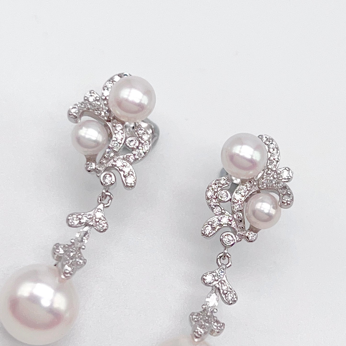 Retro Wind. Freshwater Pearl Earring and ring Set in silver 925. 3 pearl bud & mini crown ring