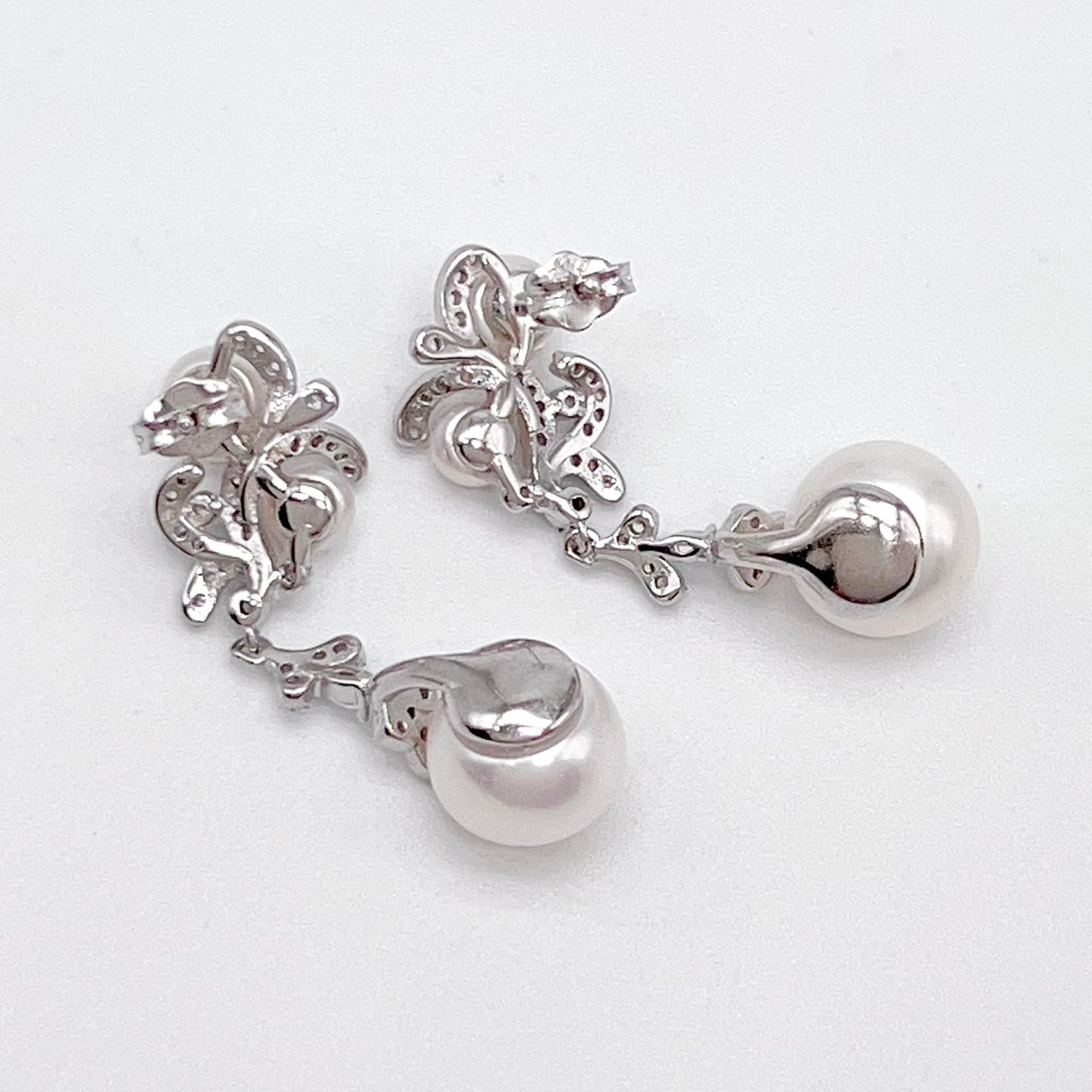 Retro Wind. Freshwater Pearl Earring and ring Set in silver 925. 3 pearl bud & mini crown ring