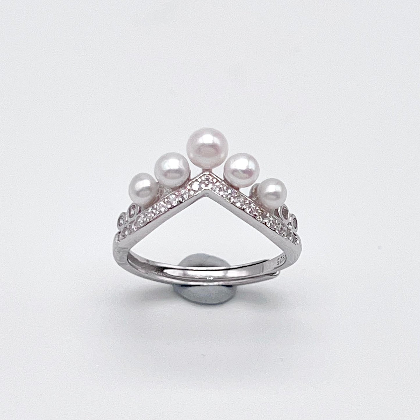 Retro Wind. Freshwater Pearl Earring and ring Set in silver 925. 3 pearl bud & mini crown ring