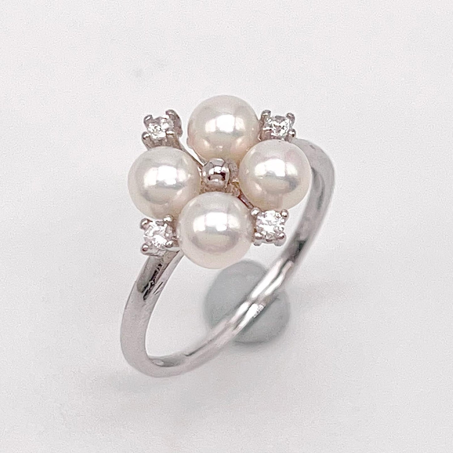 Retro Wind. Freshwater Pearl Earring and Ring Set in silver 925. Pearl bean