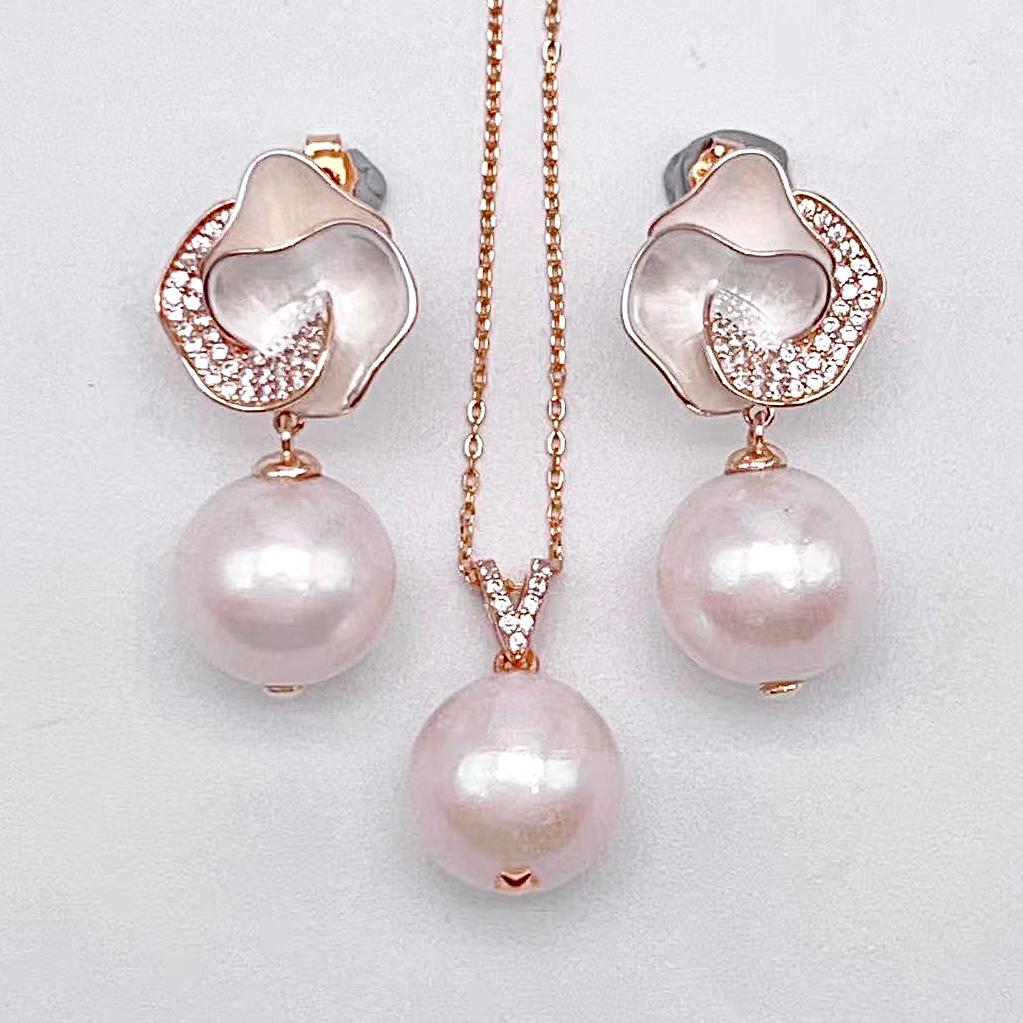 Retro Wind. Freshwater Pearl Earring and pendant Set in silver 925. Silver Flower