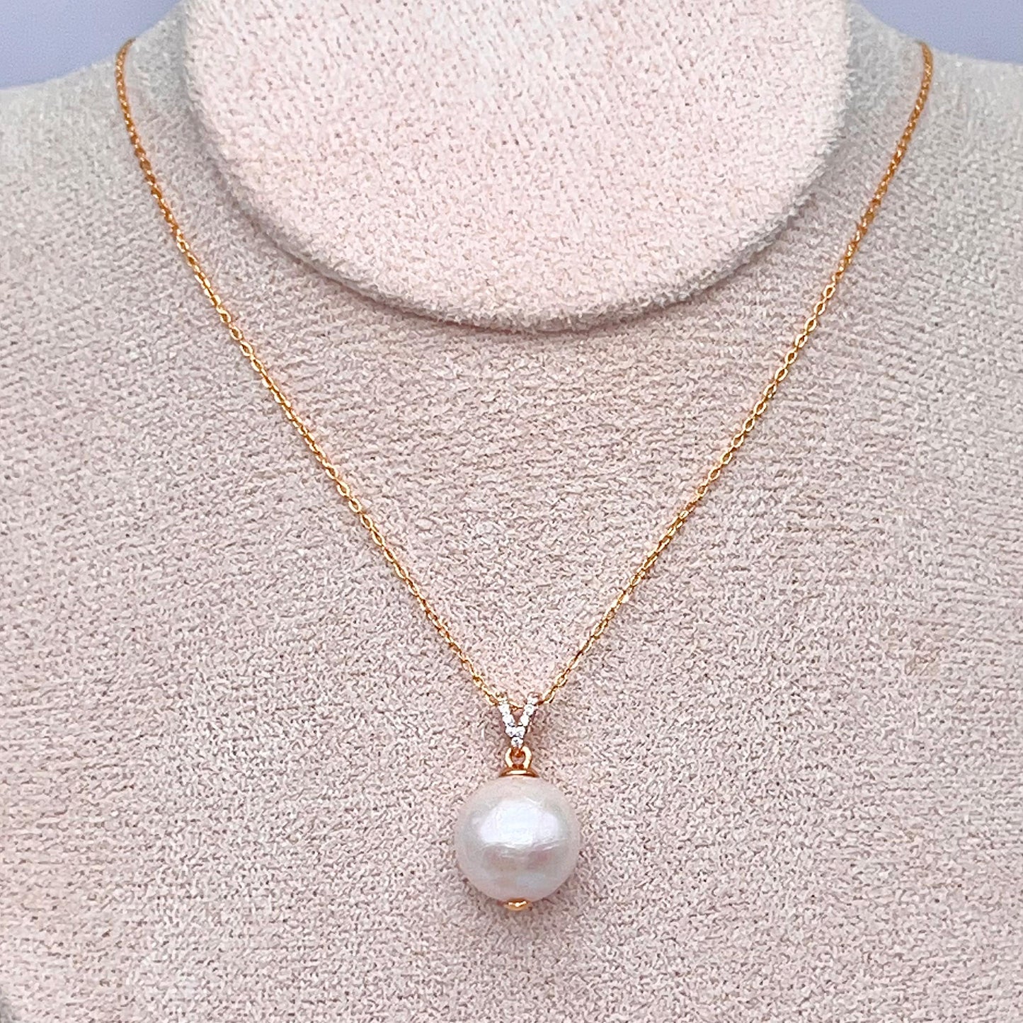 Retro Wind. Freshwater Pearl Earring and pendant Set in silver 925. Silver Flower