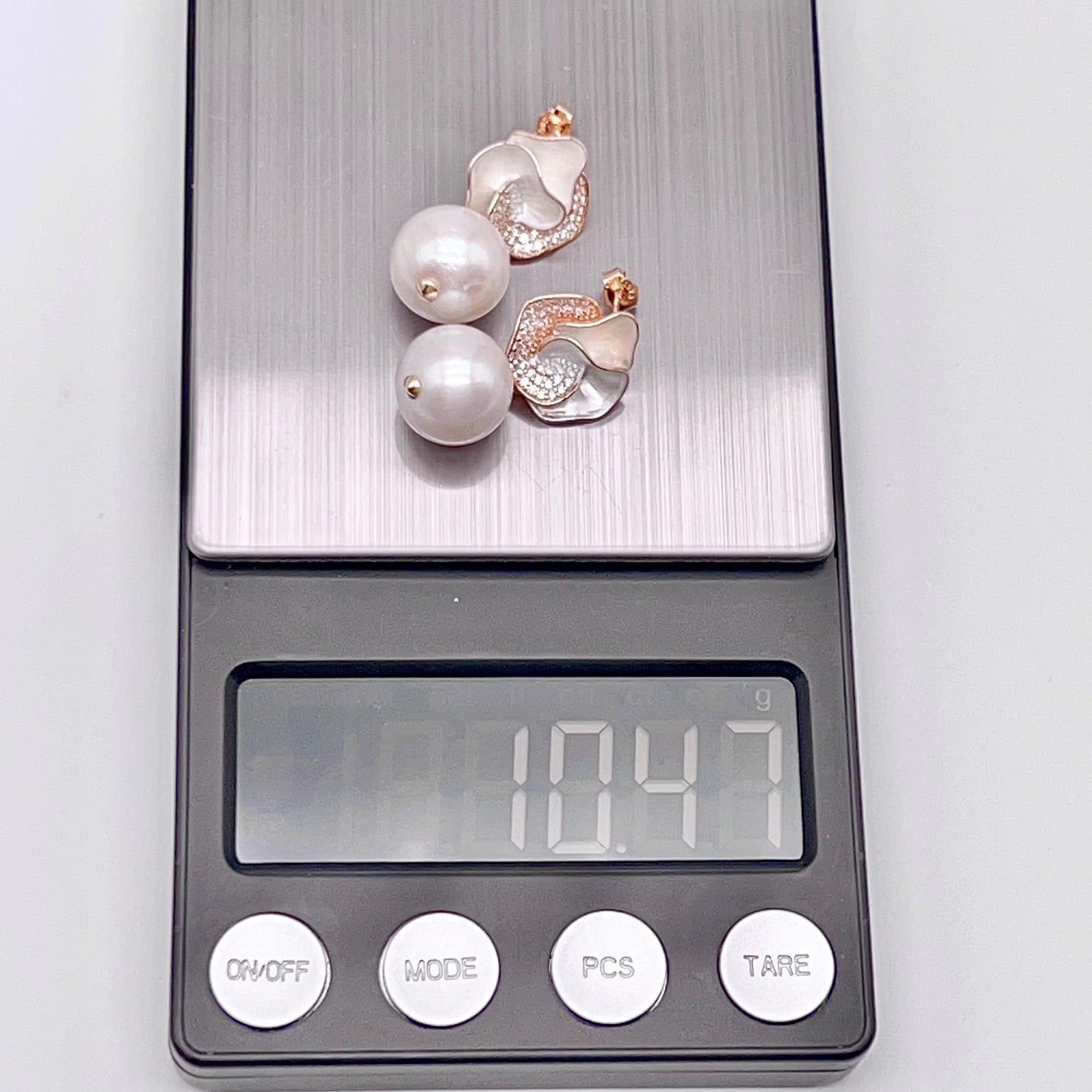 Retro Wind. Freshwater Pearl Earring and pendant Set in silver 925. Silver Flower