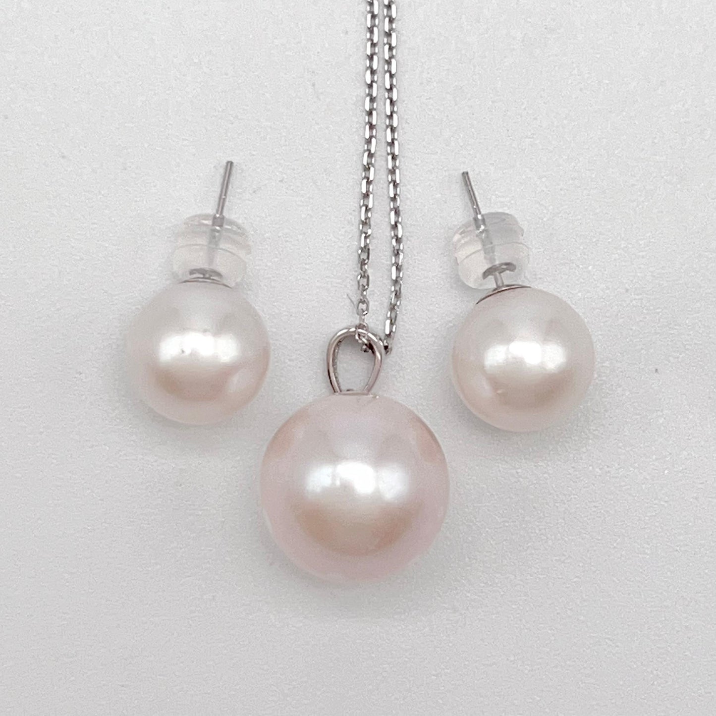 Classic. Top Quality Edison Pearl Earring and Pendant Set in PT900. White
