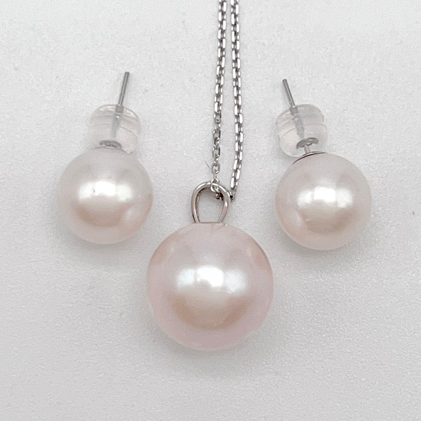 Classic. Top Quality Edison Pearl Earring and Pendant Set in PT900. White