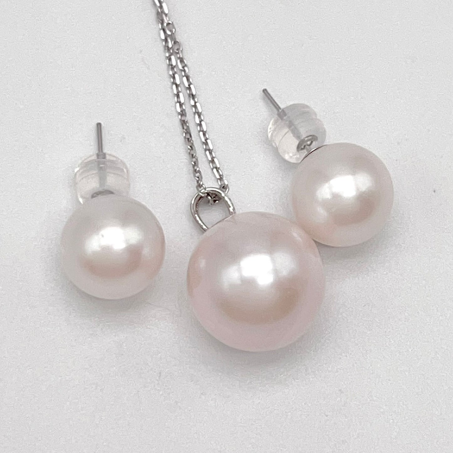 Classic. Top Quality Edison Pearl Earring and Pendant Set in PT900. White