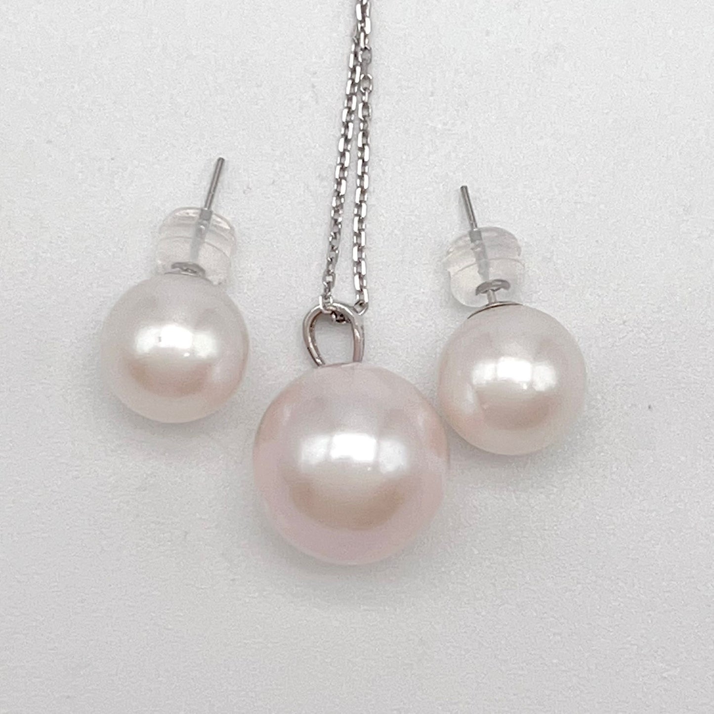 Classic. Top Quality Edison Pearl Earring and Pendant Set in PT900. White