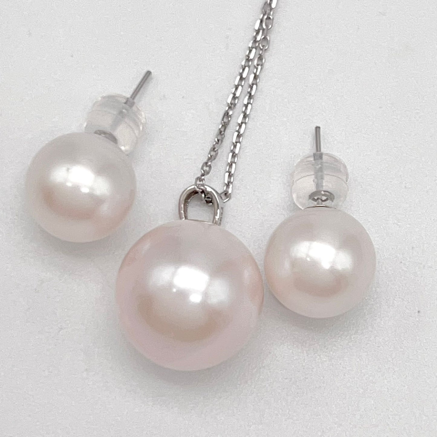 Classic. Top Quality Edison Pearl Earring and Pendant Set in PT900. White