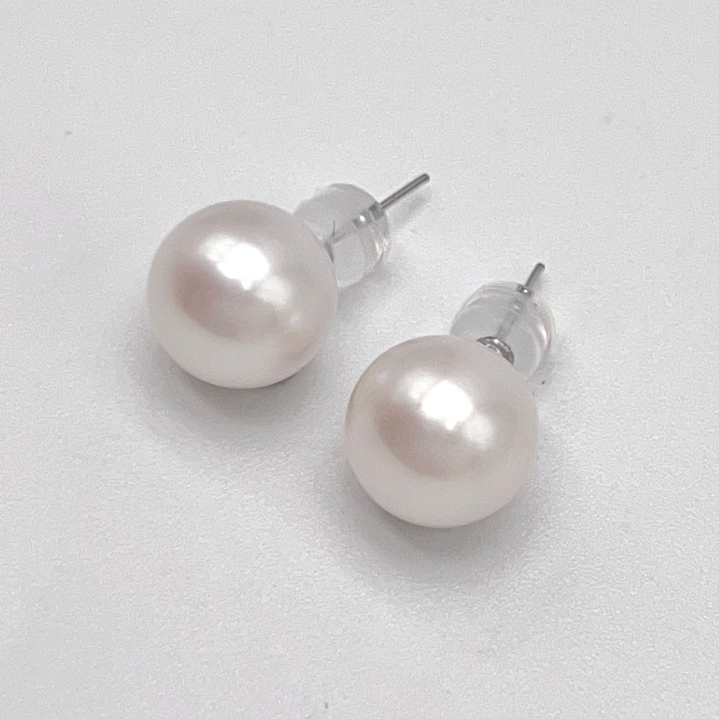 Classic. Top Quality Edison Pearl Earring and Pendant Set in PT900. White