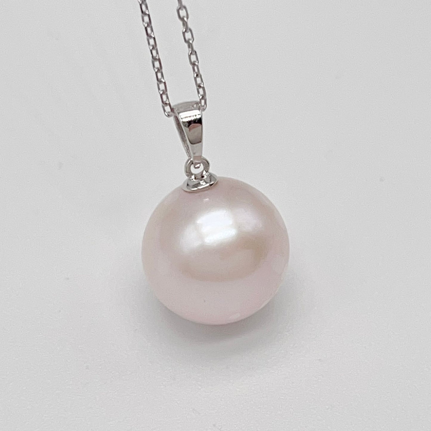 Classic. Top Quality Edison Pearl Earring and Pendant Set in PT900. White