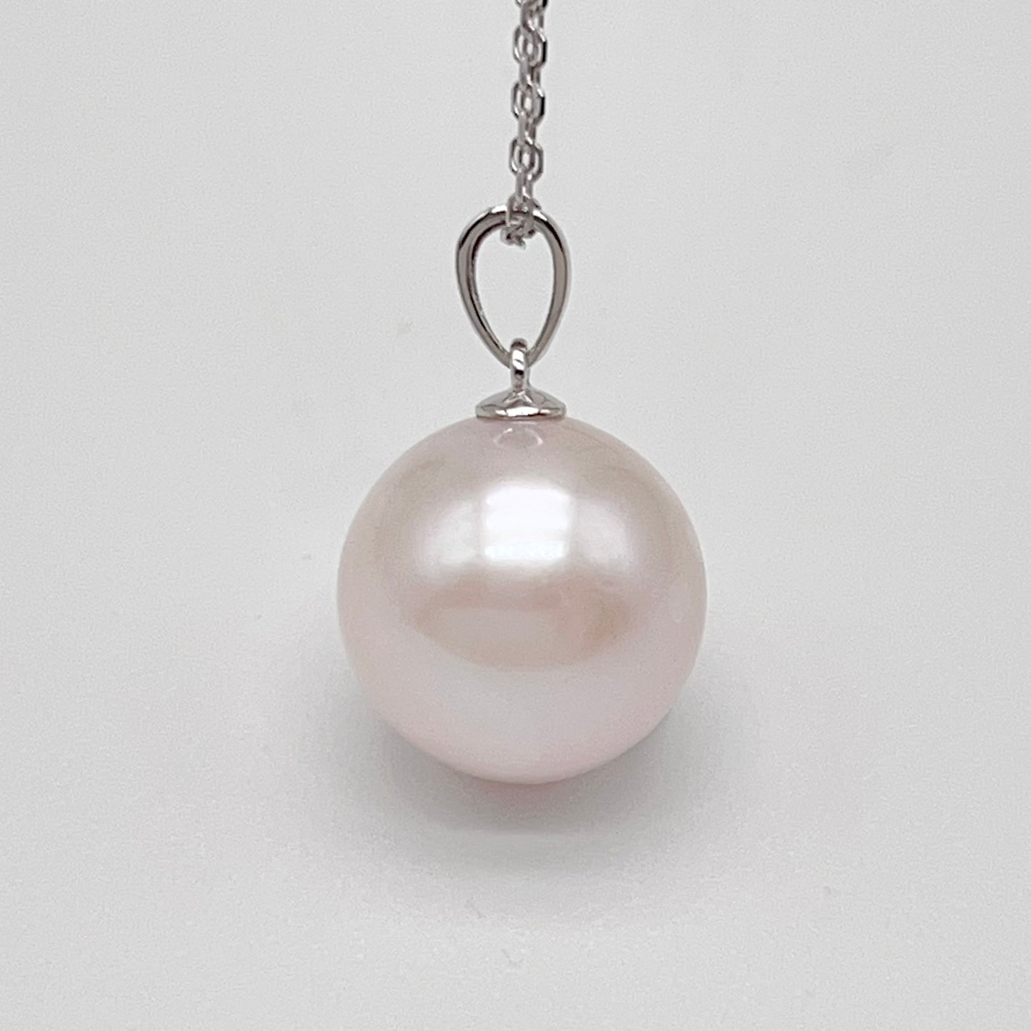 Classic. Top Quality Edison Pearl Earring and Pendant Set in PT900. White