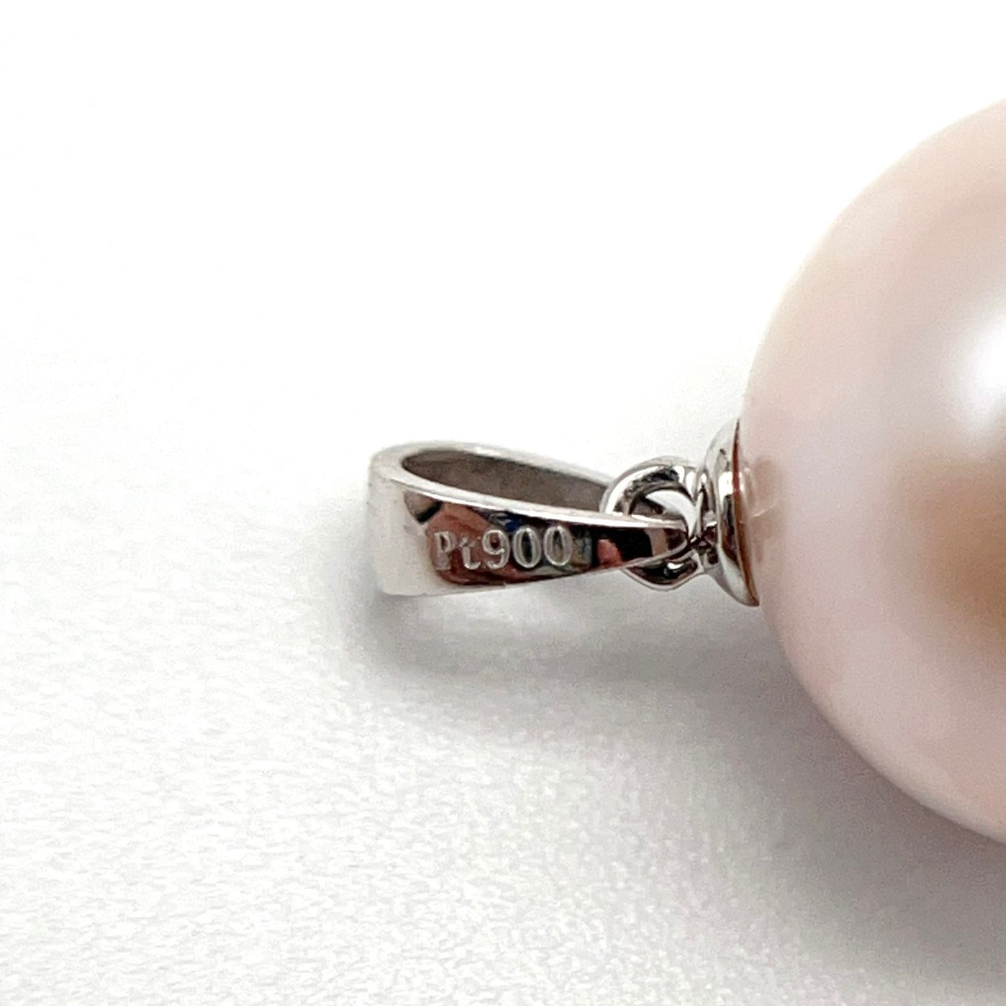 Classic. Top Quality Edison Pearl Earring and Pendant Set in PT900. White