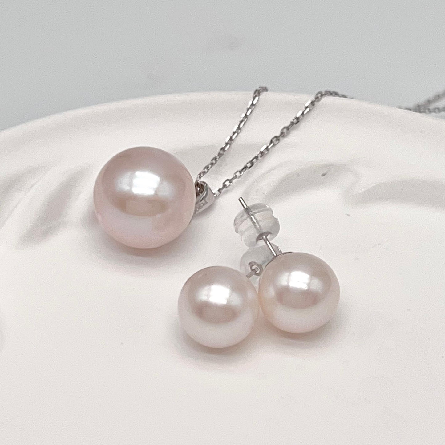 Classic. Top Quality Edison Pearl Earring and Pendant Set in PT900. White
