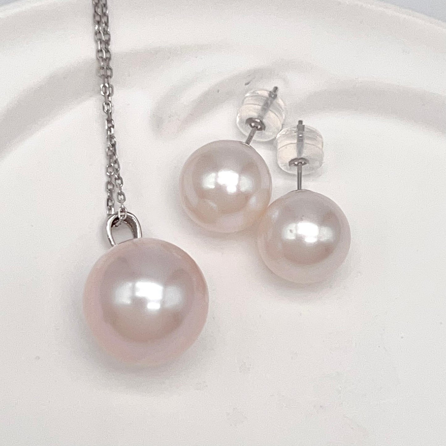 Classic. Top Quality Edison Pearl Earring and Pendant Set in PT900. White