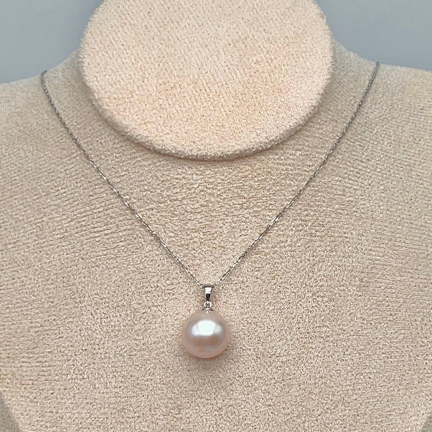 Classic. Top Quality Edison Pearl Earring and Pendant Set in PT900. White