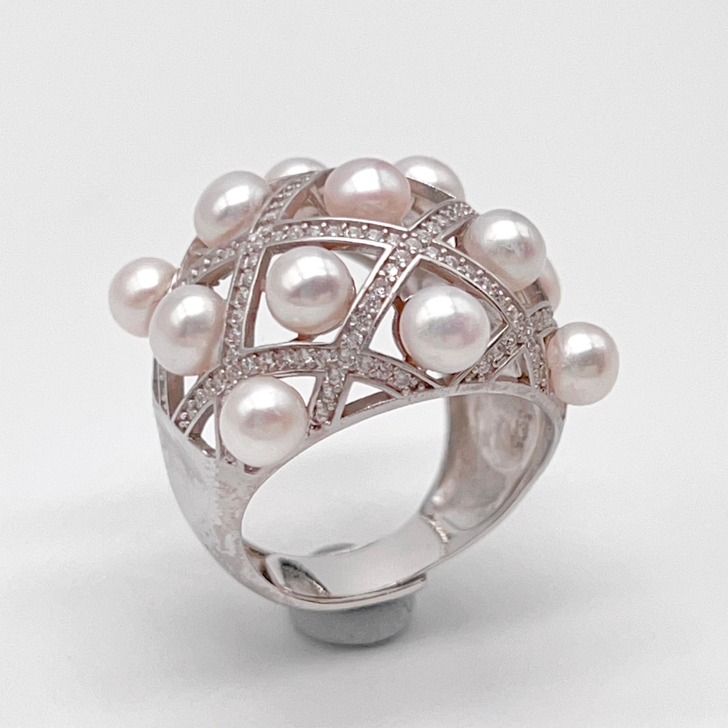 Retro Wind. Freshwater Pearl ring in silver 925