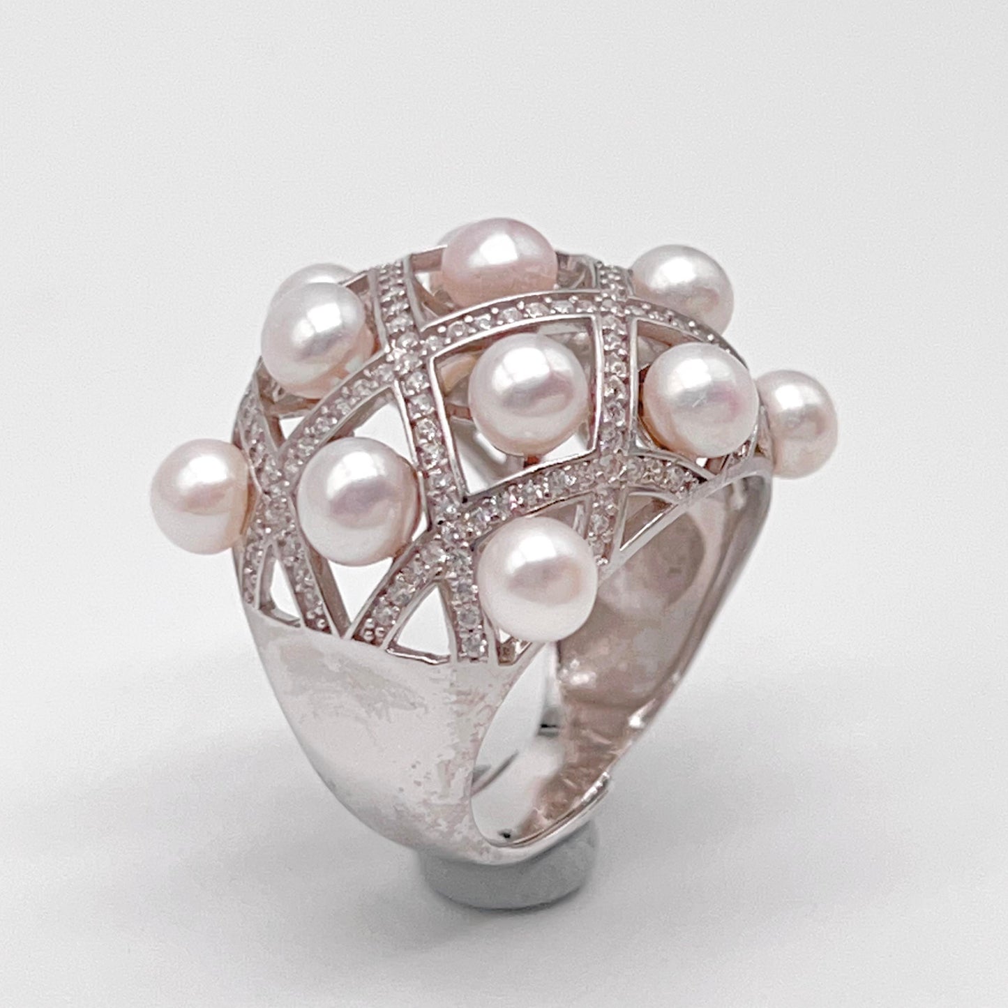 Retro Wind. Freshwater Pearl ring in silver 925
