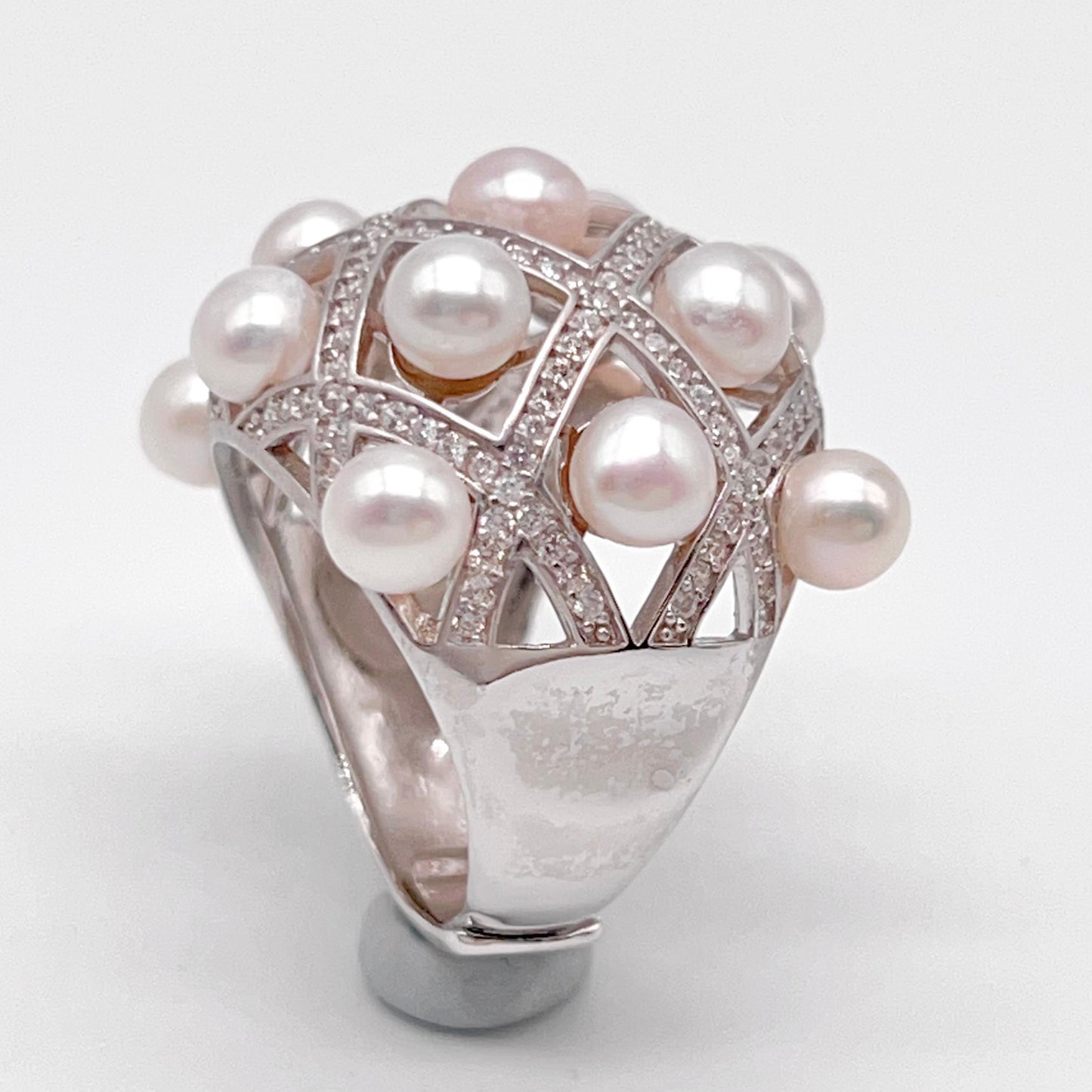 Retro Wind. Freshwater Pearl ring in silver 925