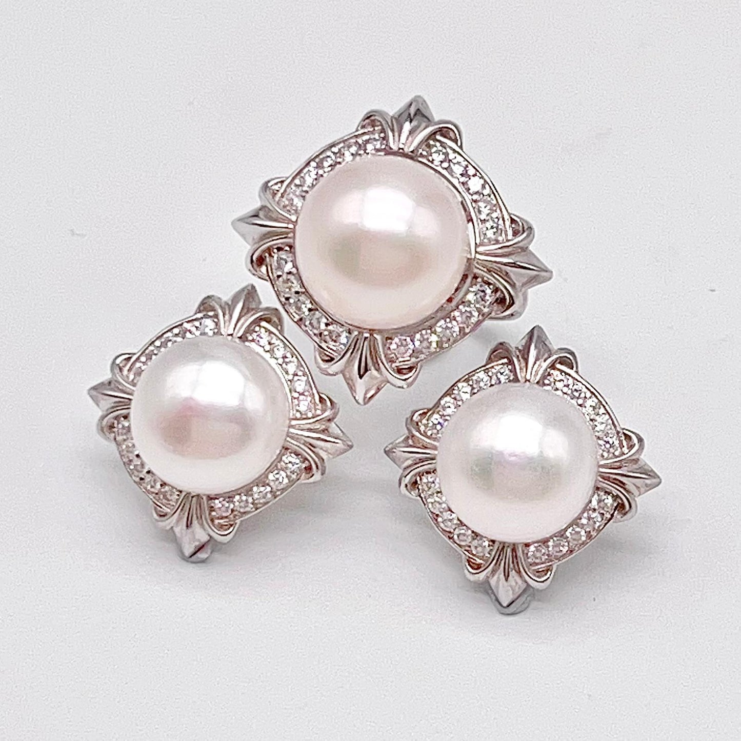 Retro Wind. Pearl Earring and Ring set in Silver 925. 4 Iris Frame
