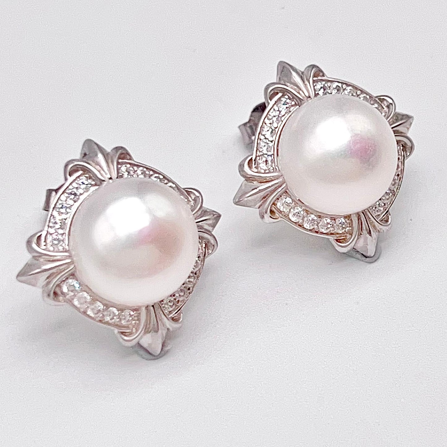 Retro Wind. Pearl Earring and Ring set in Silver 925. 4 Iris Frame