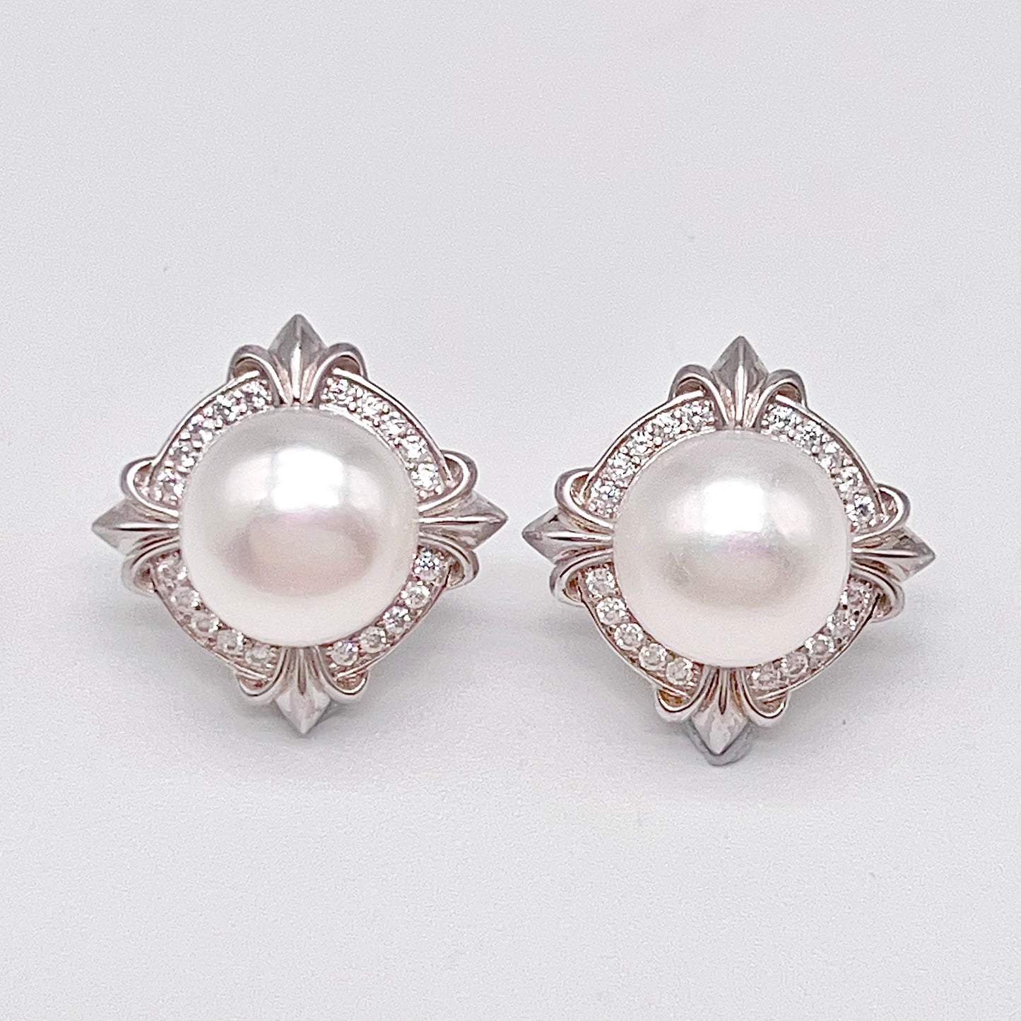 Retro Wind. Pearl Earring and Ring set in Silver 925. 4 Iris Frame
