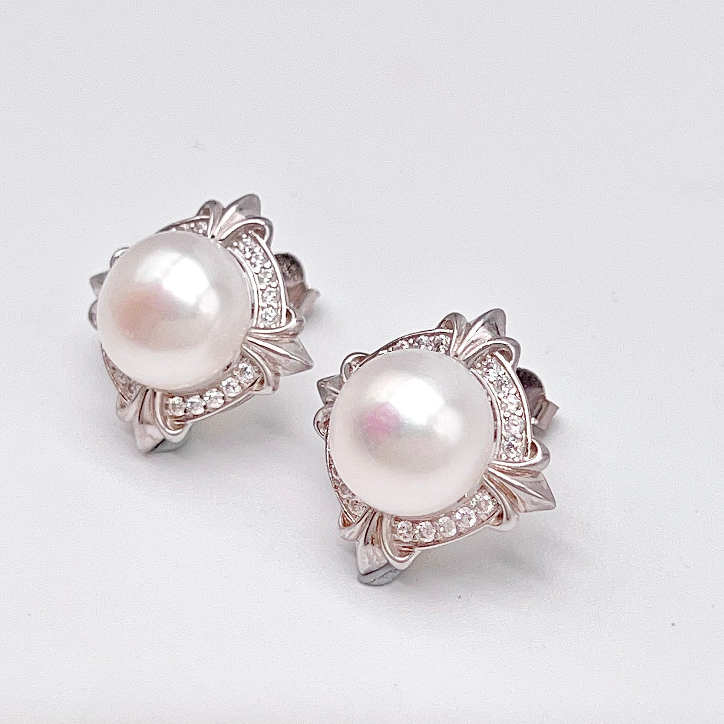 Retro Wind. Pearl Earring and Ring set in Silver 925. 4 Iris Frame
