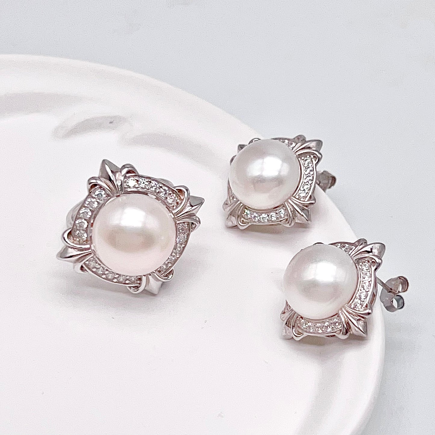 Retro Wind. Pearl Earring and Ring set in Silver 925. 4 Iris Frame