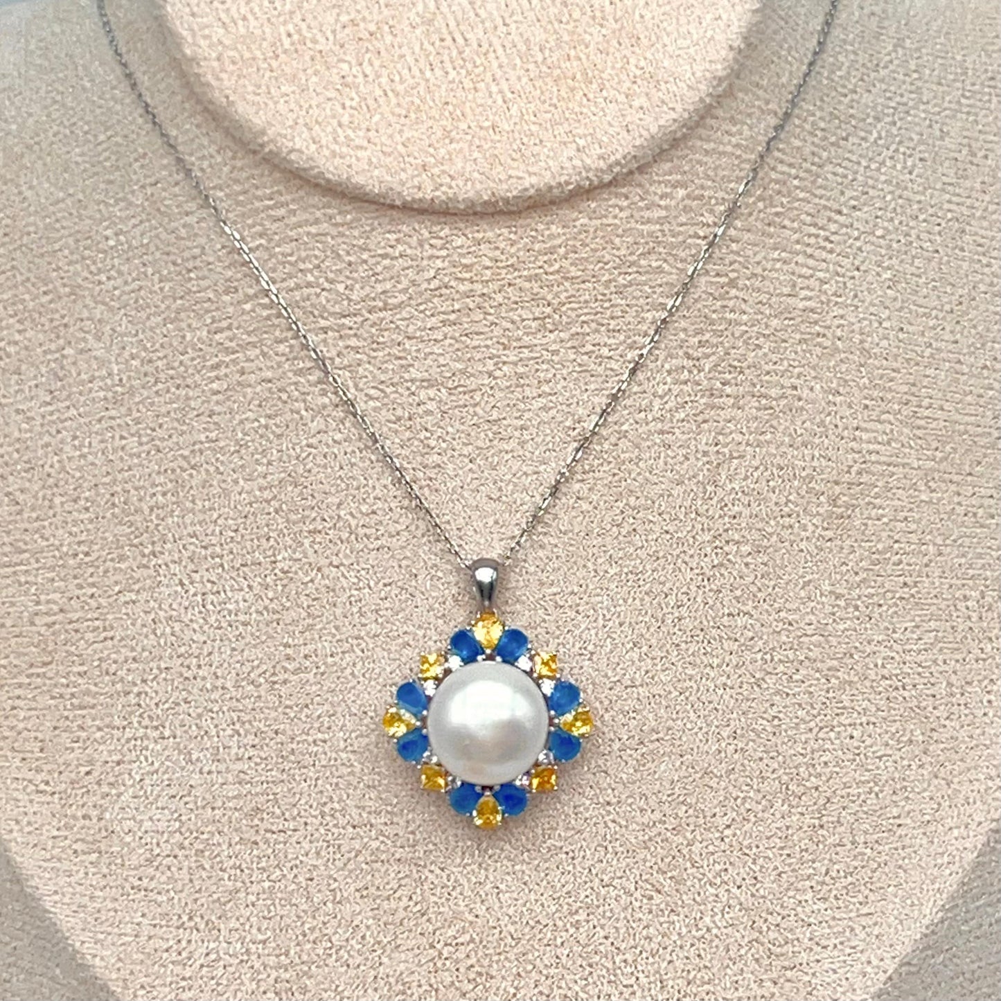 Retro Wind. Pearl Ring and Pendant set in Silver 925. Blue yellow Zircon