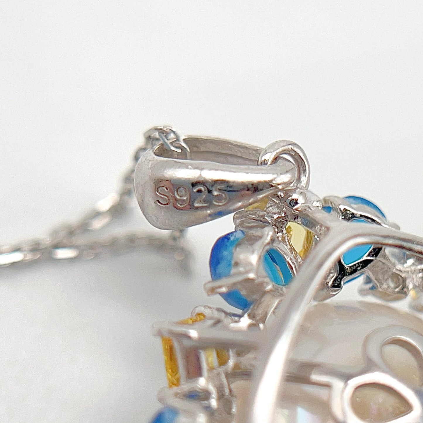Retro Wind. Pearl Ring and Pendant set in Silver 925. Blue yellow Zircon