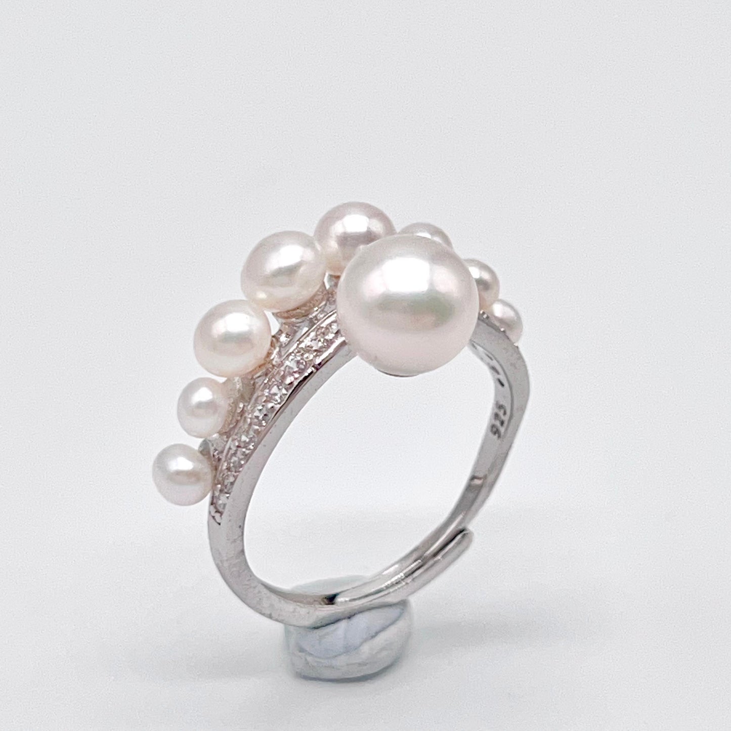 Retro Wind. Pearl Earring and Ring set in Silver 925. Bow & Swing