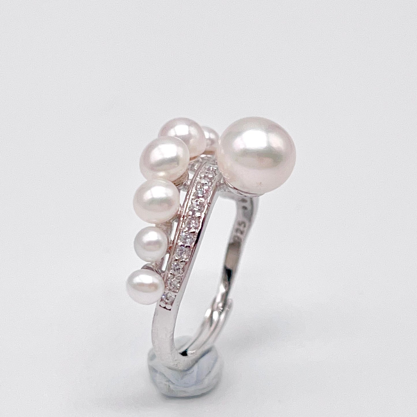 Retro Wind. Pearl Earring and Ring set in Silver 925. Bow & Swing