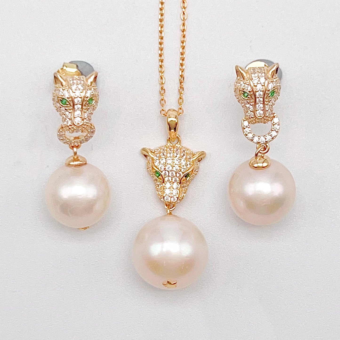 Retro Wind. Pearl Earring and Necklace in Silver 925. Leopard