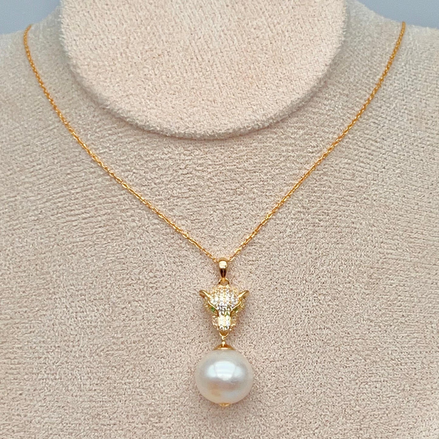 Retro Wind. Pearl Earring and Necklace in Silver 925. Leopard
