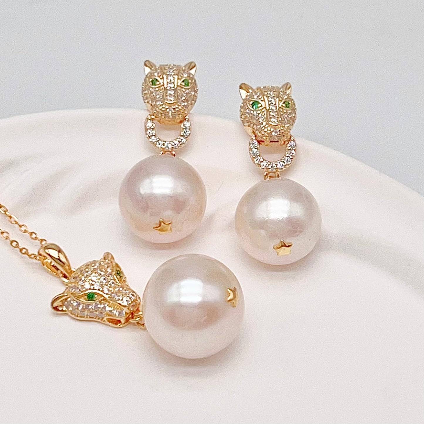 Retro Wind. Pearl Earring and Necklace in Silver 925. Leopard
