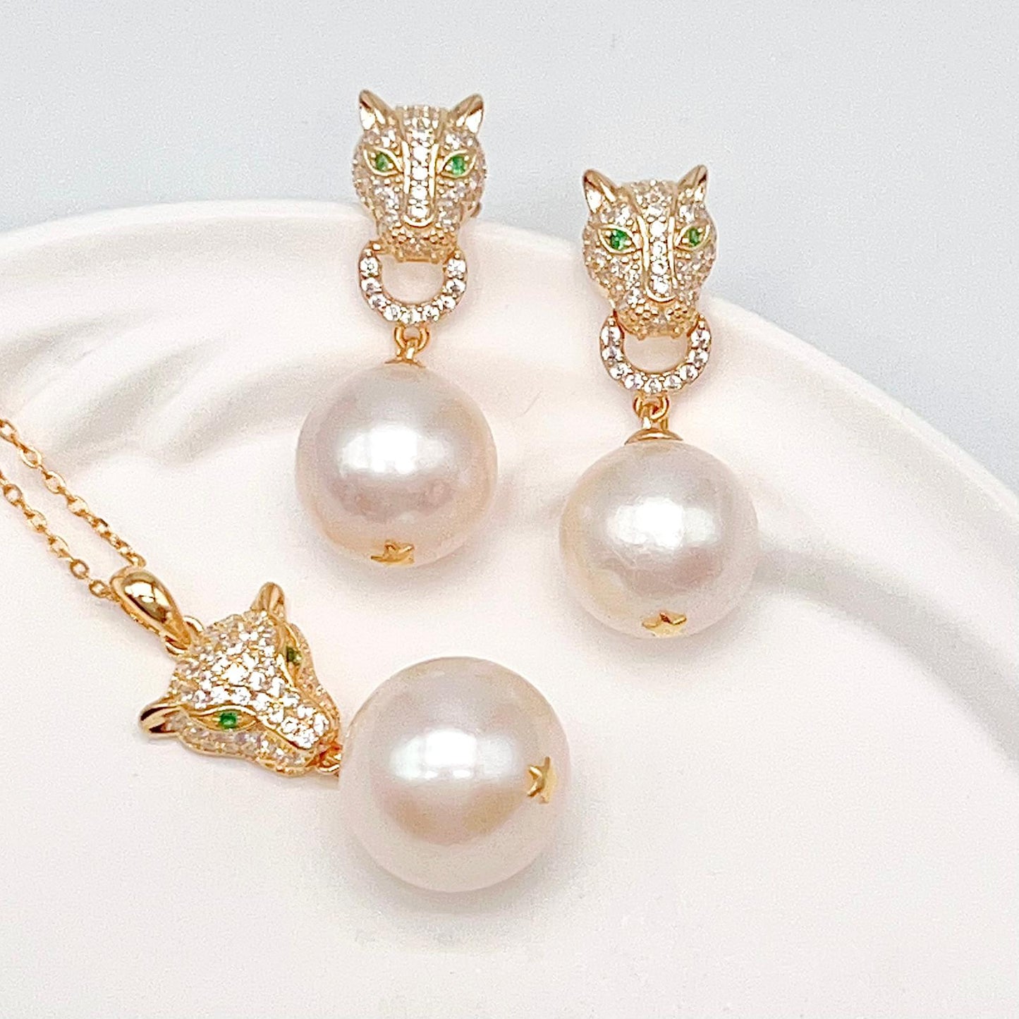 Retro Wind. Pearl Earring and Necklace in Silver 925. Leopard