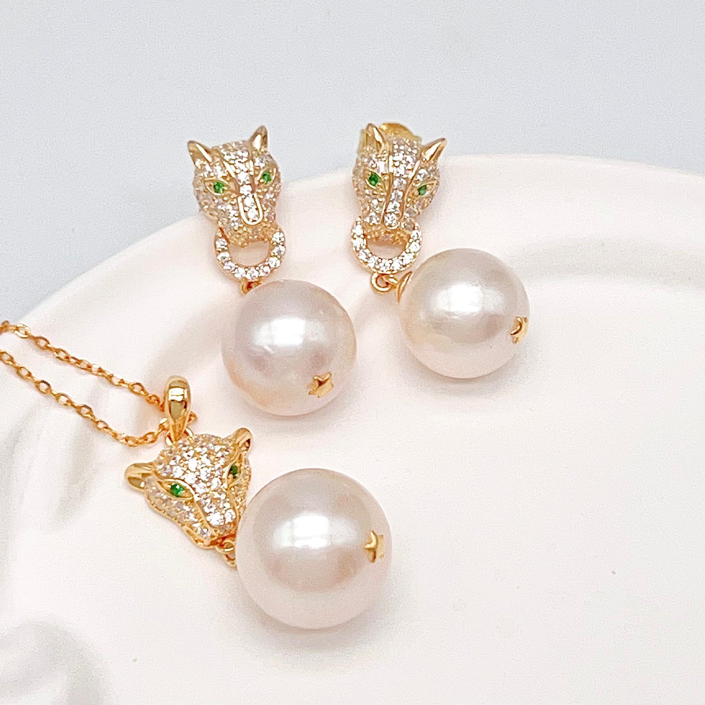 Retro Wind. Pearl Earring and Necklace in Silver 925. Leopard