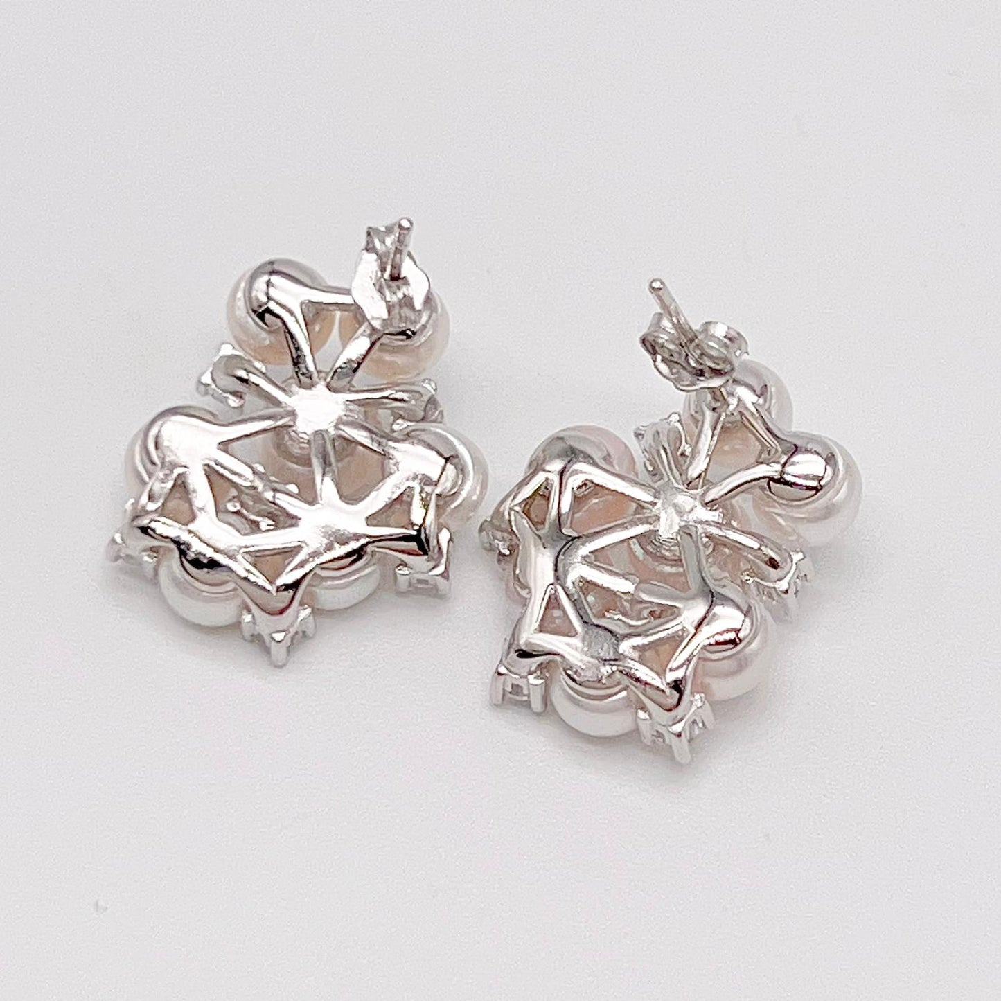 Retro Wind. Pearl Earring and Ring in Silver 925. Cloud Cluster