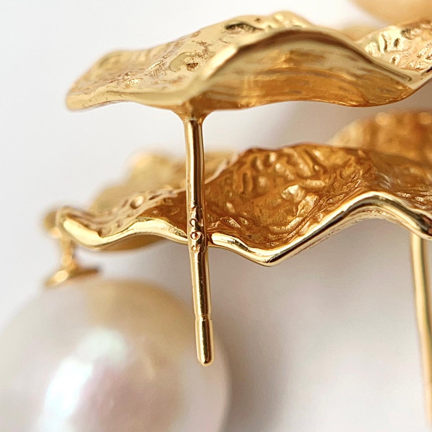 Retro Wind. Edison Pearl Earring in Silver 925. White . Rectangle Dangle